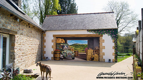 &nbsp;trompe-l'œil pour décoration et embellisement d'une terrasse de jardin dans une ferme.
