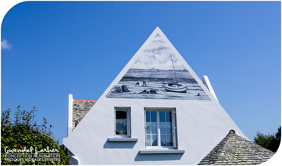 fresque marine sur pignon maison Bretagne voiliers traditionnel et scène de pêche à pied Locquirec