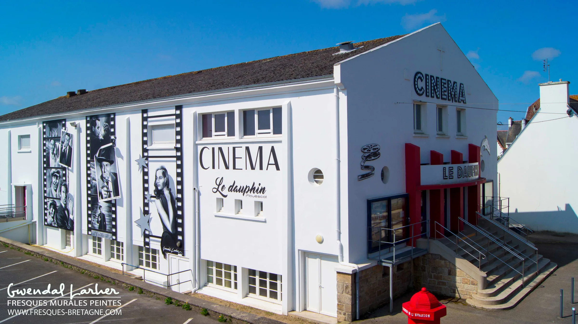 Fresque cinéma Le Dauphin vu en3/4: série de portraits d'acteurs