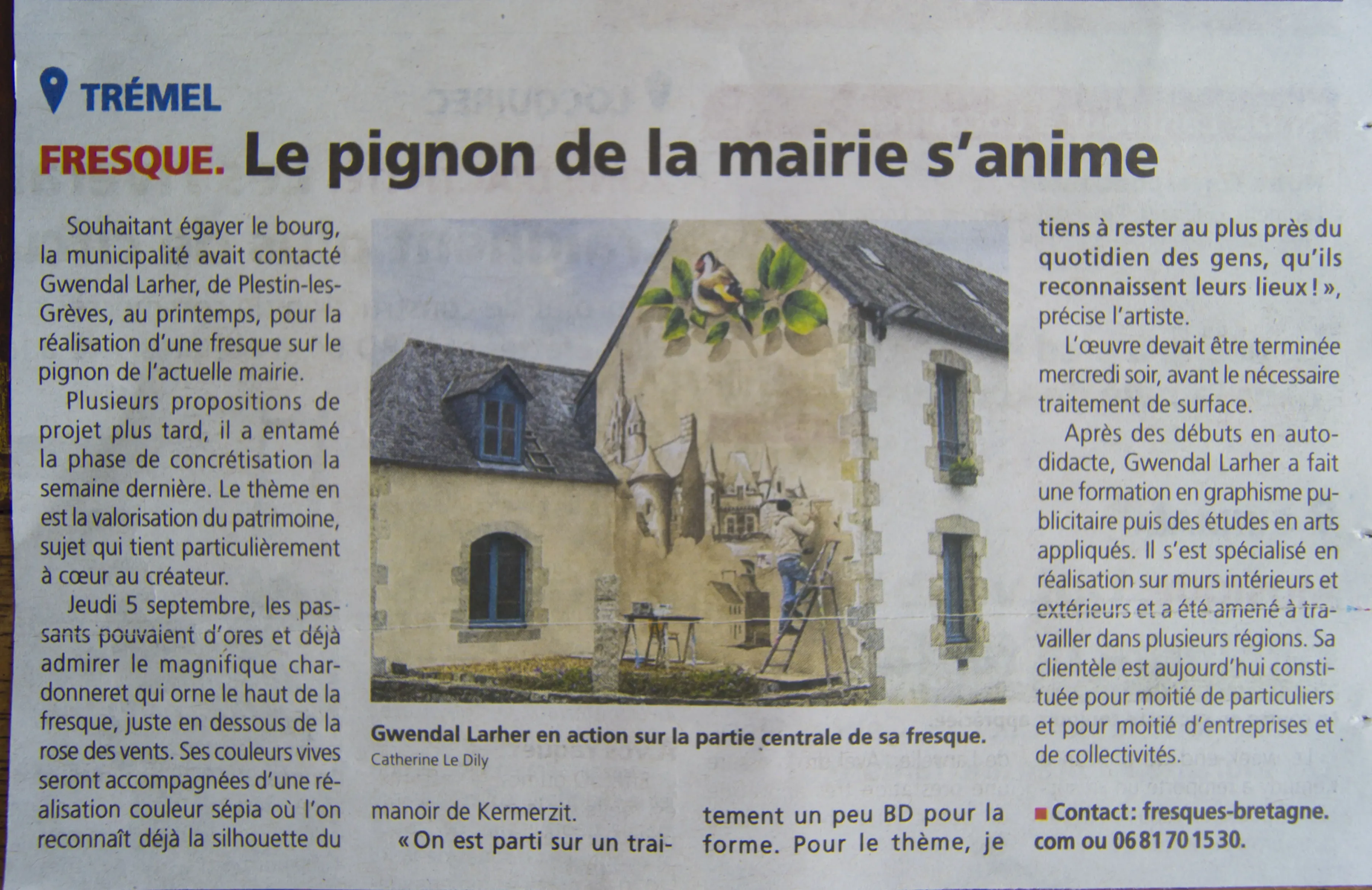 Article sur la fresque peinte par Gwendal Larher sur le pignon de la mairie de Trémel, représentant un chardonneret et le patrimoine local.