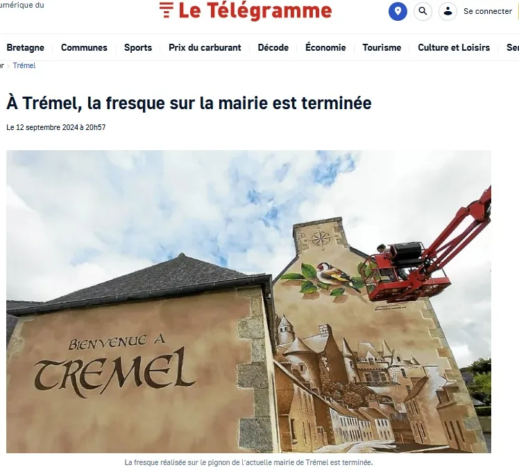 Article du Télégramme titré « À Trémel, la fresque sur la mairie est terminée », avec photo de l'artiste sur nacelle terminant son œuvre.