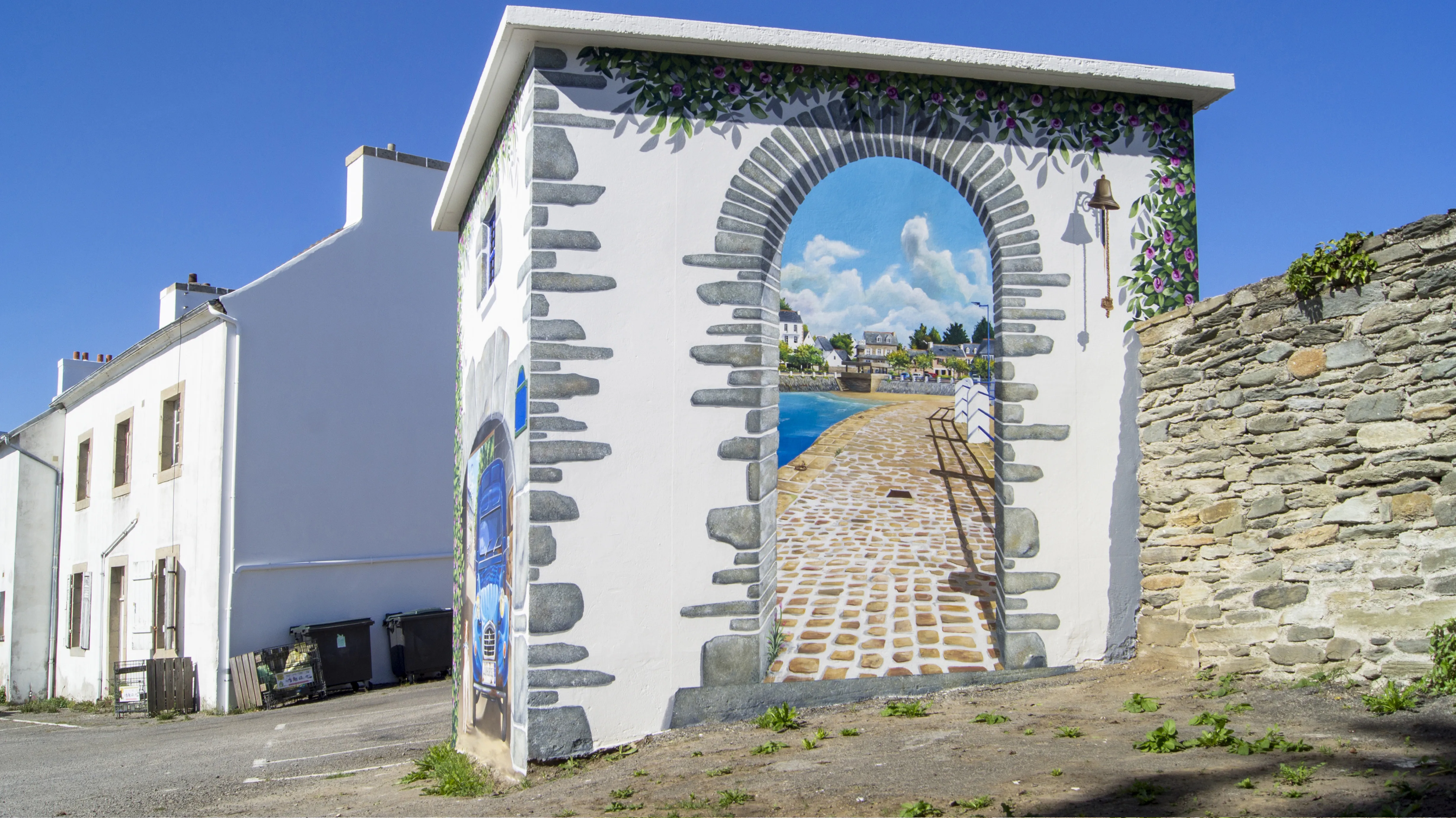 Fresque murale terminée à Locquirec, Finistère.