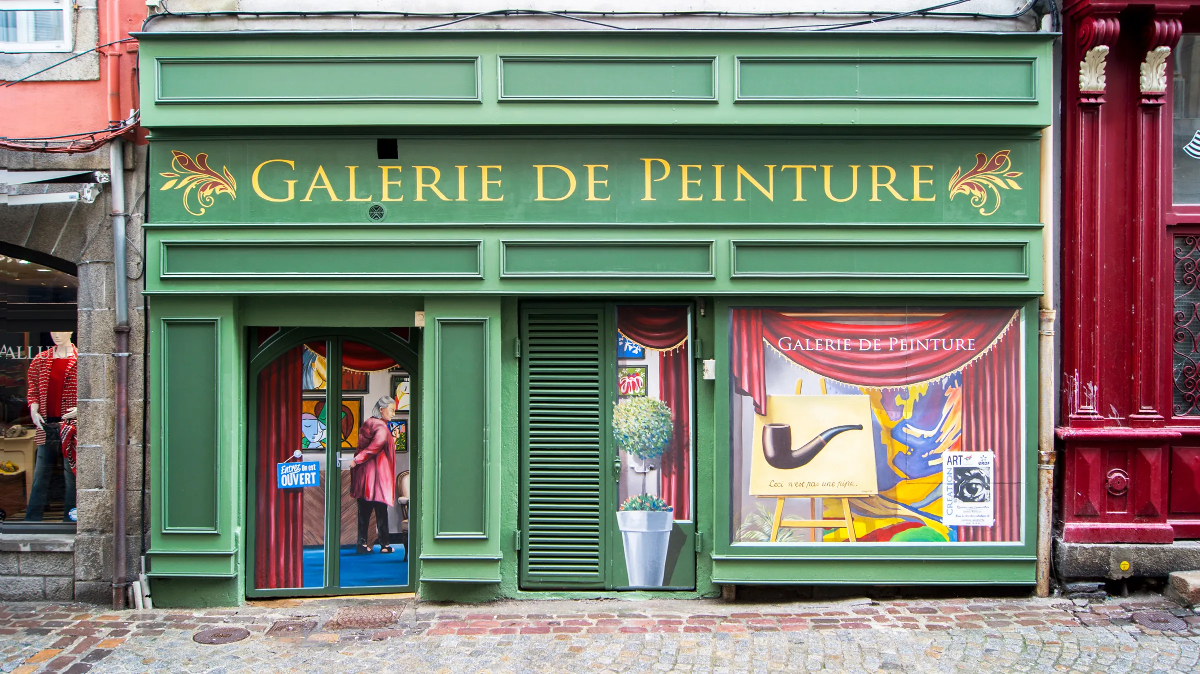 Trompe-l'œil « Galerie de peinture », transformateur électrique réhabilité en centre-ville de Morlaix.